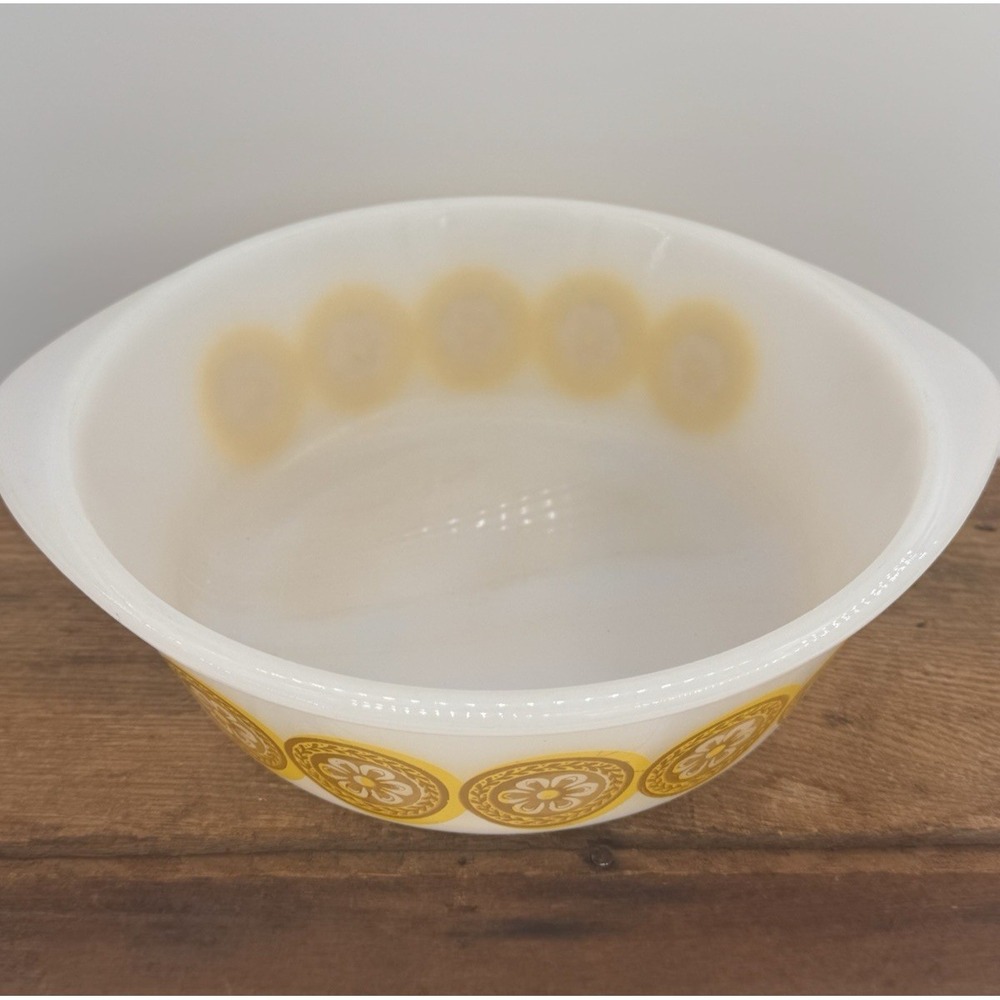 Glasbake Casserole Dish J514 2QT Vintage Milk Glass Harvest Gold Daisy Medallion - Picture 2 of 5